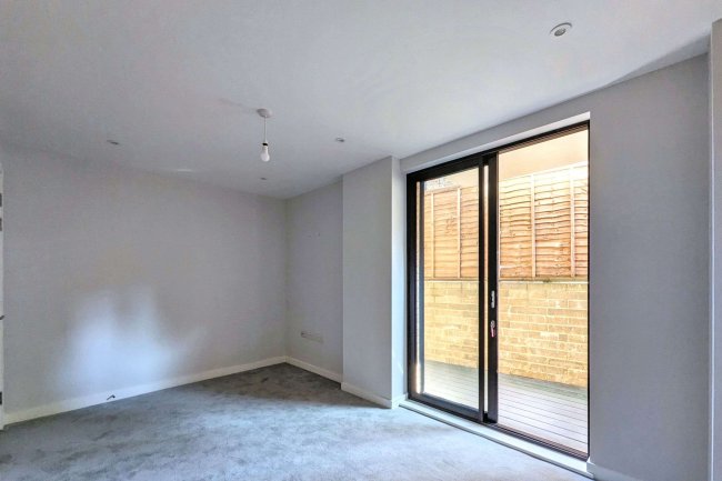 Apartment 2, 132 Battersea High Street,  Battersea, London SW11 3JR 8