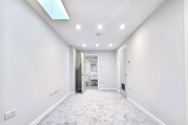 Apartment 2, 132 Battersea High Street,  Battersea, London SW11 3JR 8