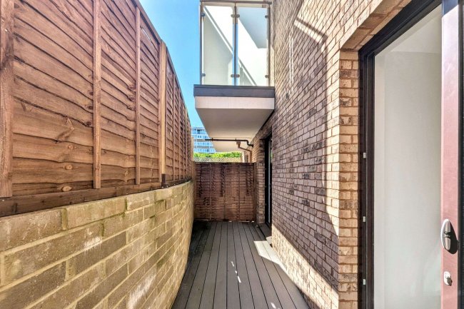 Apartment 2, 132 Battersea High Street,  Battersea, London SW11 3JR 8