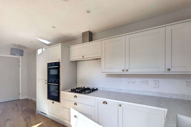 Apartment 2, 132 Battersea High Street,  Battersea, London SW11 3JR 8