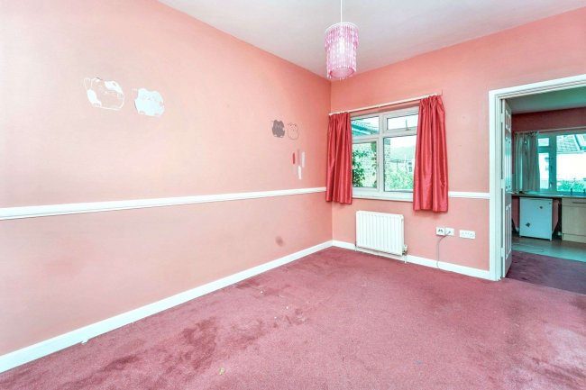 68 North End Avenue, Portsmouth PO2 9EB 6