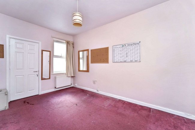 68 North End Avenue, Portsmouth PO2 9EB 6