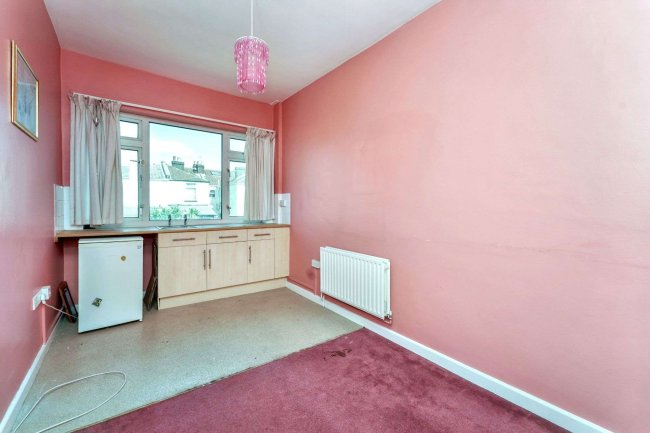 68 North End Avenue, Portsmouth PO2 9EB 6