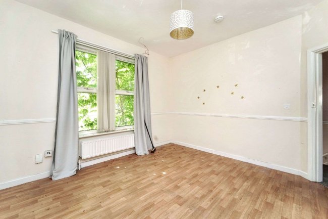 68 North End Avenue, Portsmouth PO2 9EB 6