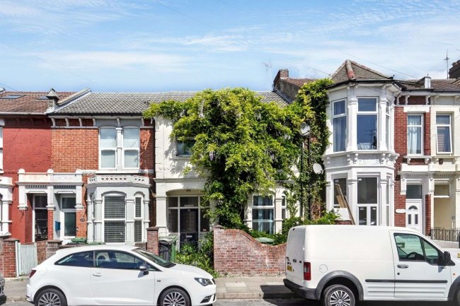 68 North End Avenue, Portsmouth PO2 9EB 6