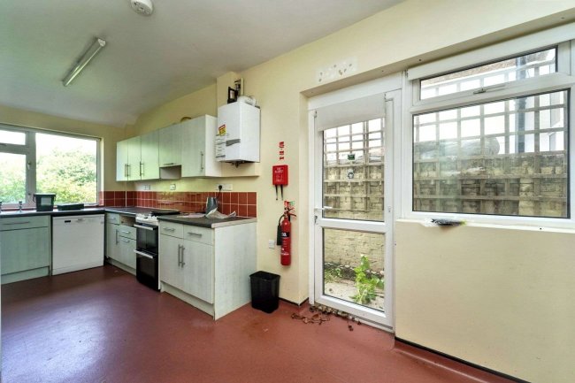 68 North End Avenue, Portsmouth PO2 9EB 6