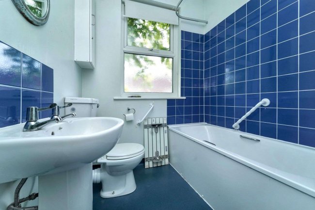 68 North End Avenue, Portsmouth PO2 9EB 6