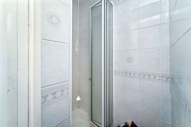 68 North End Avenue, Portsmouth PO2 9EB 6