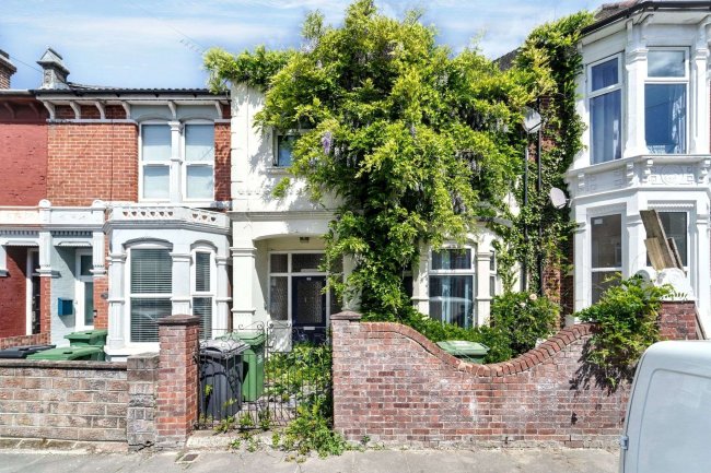 68 North End Avenue, Portsmouth PO2 9EB 6