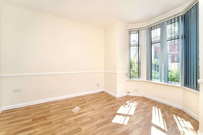 68 North End Avenue, Portsmouth PO2 9EB 6