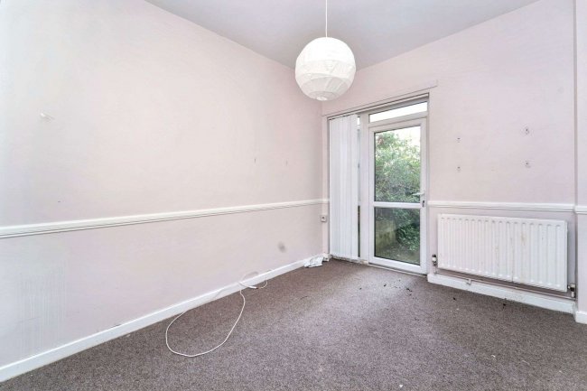 68 North End Avenue, Portsmouth PO2 9EB 6