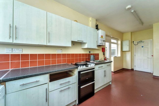 68 North End Avenue, Portsmouth PO2 9EB 6