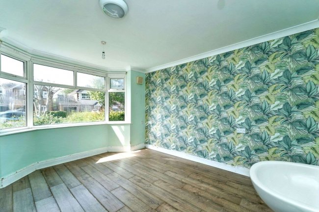 74 Central Road, Drayton, Hampshire, PO6 1QX 6