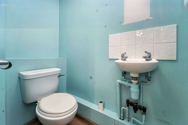 74 Central Road, Drayton, Hampshire, PO6 1QX 6