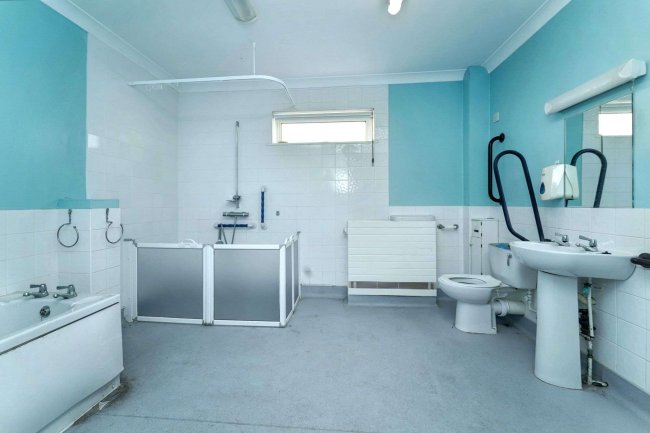 74 Central Road, Drayton, Hampshire, PO6 1QX 6