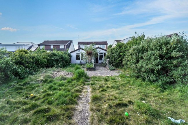 74 Central Road, Drayton, Hampshire, PO6 1QX 6