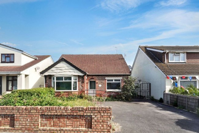 74 Central Road, Drayton, Hampshire, PO6 1QX 6