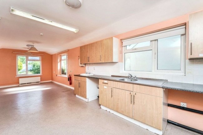 74 Central Road, Drayton, Hampshire, PO6 1QX 6