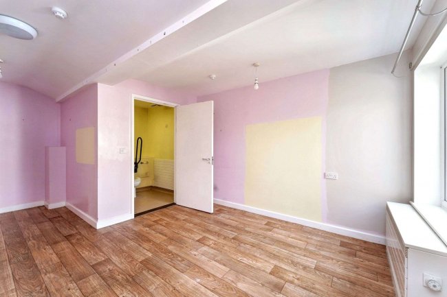 74 Central Road, Drayton, Hampshire, PO6 1QX 6