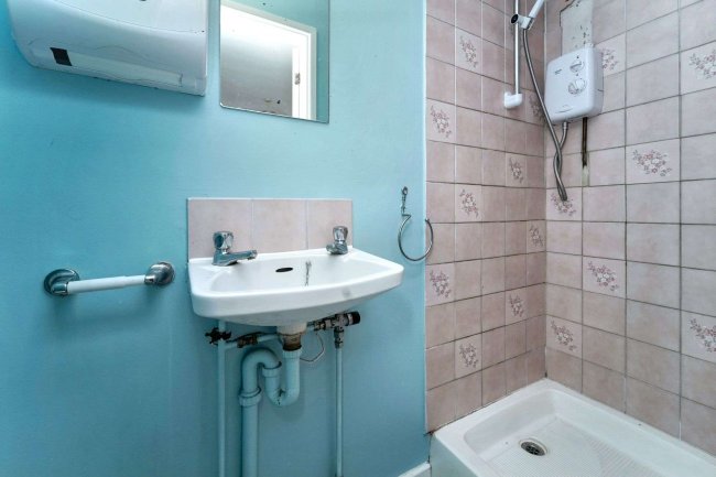 74 Central Road, Drayton, Hampshire, PO6 1QX 6