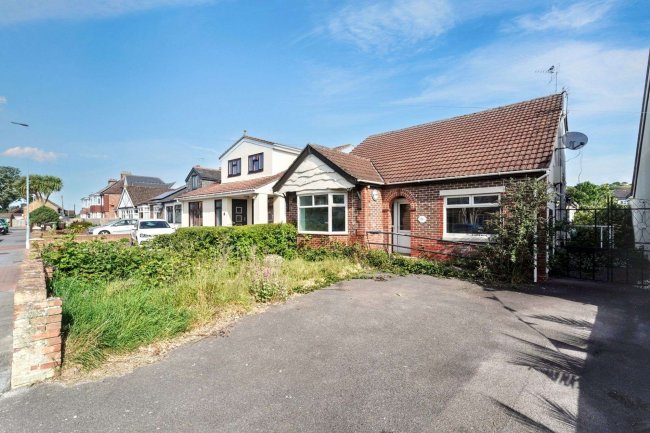 74 Central Road, Drayton, Hampshire, PO6 1QX 6