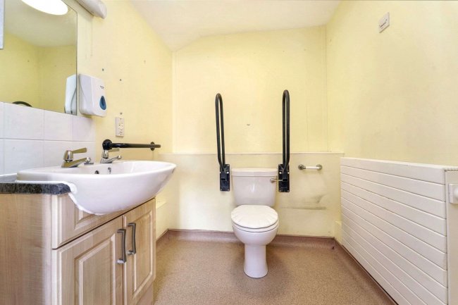 74 Central Road, Drayton, Hampshire, PO6 1QX 6