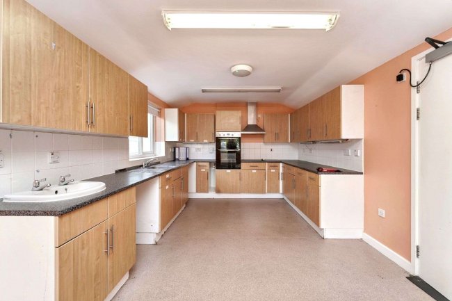 74 Central Road, Drayton, Hampshire, PO6 1QX 6