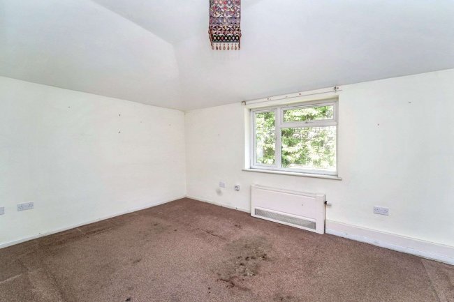 19 Chilgrove Road, Portsmouth PO6 2ER 6