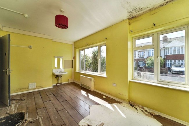 19 Chilgrove Road, Portsmouth PO6 2ER 6