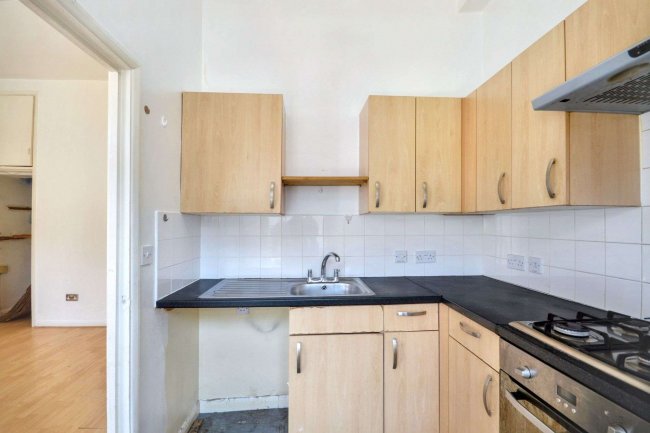 Flat B, 16 St Julians Road, London, NW6 7LA 9