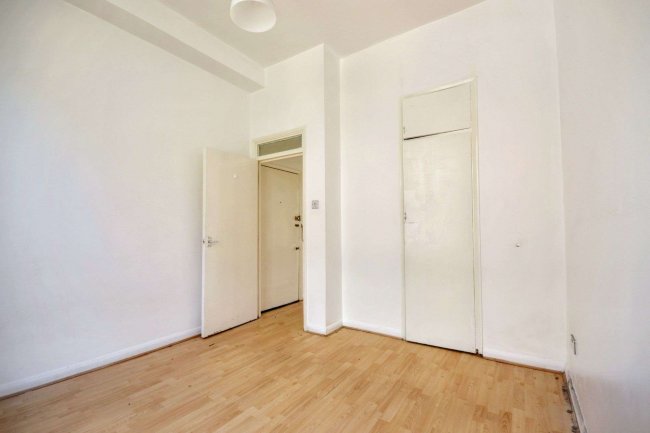 Flat B, 16 St Julians Road, London, NW6 7LA 9