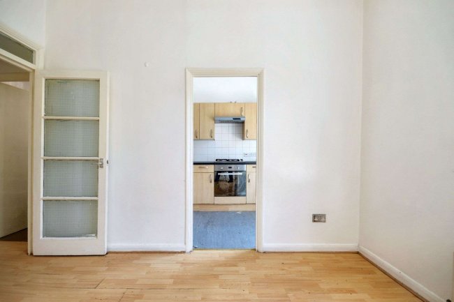 Flat B, 16 St Julians Road, London, NW6 7LA 9