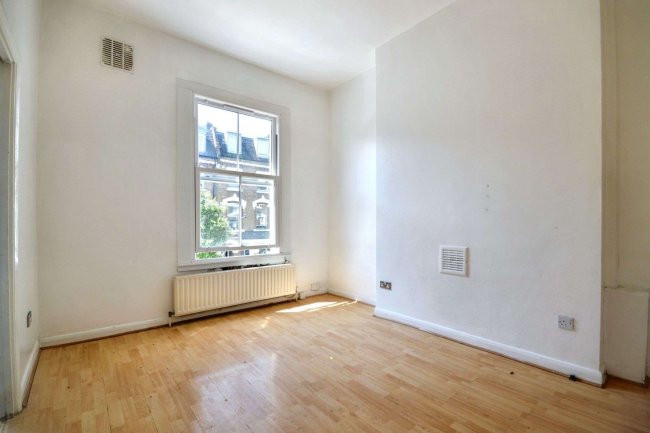 Flat B, 16 St Julians Road, London, NW6 7LA 9