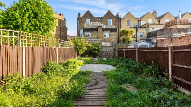 12 Brook Close, Balham High Road, Balham,  London, SW17 7BT 6