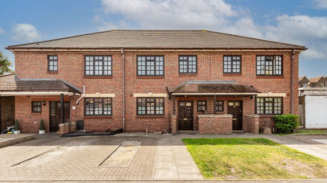 12 Brook Close, Balham High Road, Balham,  London, SW17 7BT 6