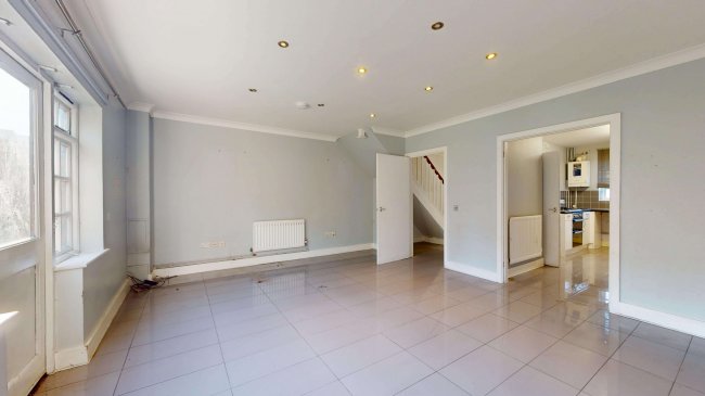 12 Brook Close, Balham High Road, Balham,  London, SW17 7BT 6