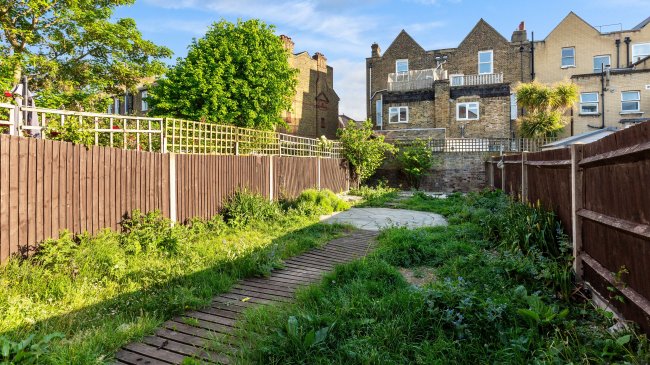 12 Brook Close, Balham High Road, Balham,  London, SW17 7BT 6