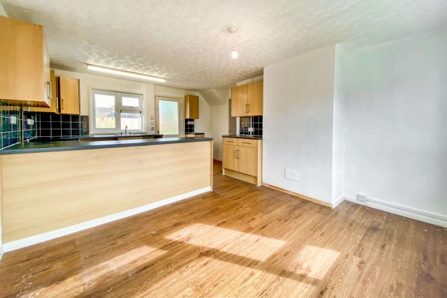 18 Queens Road, Royal Wootton Bassett, Swindon, Wiltshire, SN4 8AW 6