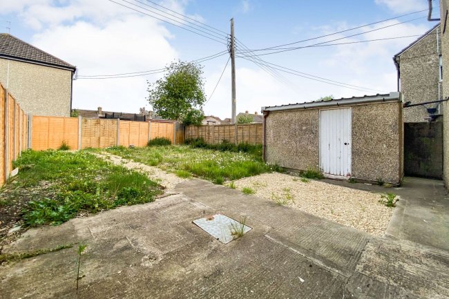 18 Queens Road, Royal Wootton Bassett, Swindon, Wiltshire, SN4 8AW 6