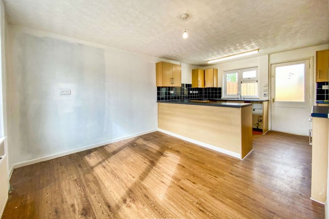 18 Queens Road, Royal Wootton Bassett, Swindon, Wiltshire, SN4 8AW 6