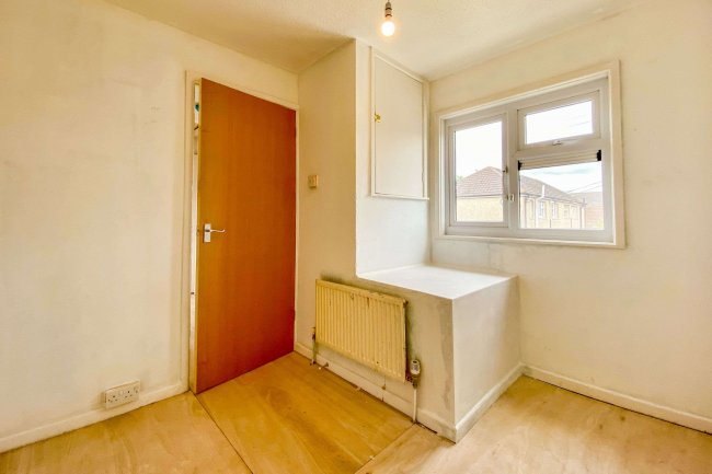 18 Queens Road, Royal Wootton Bassett, Swindon, Wiltshire, SN4 8AW 6