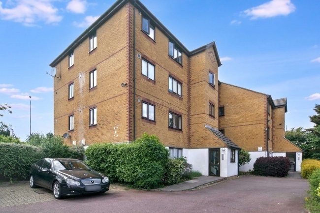 7 Alan Hocken Way, Stratford, London, E15 3AT 6