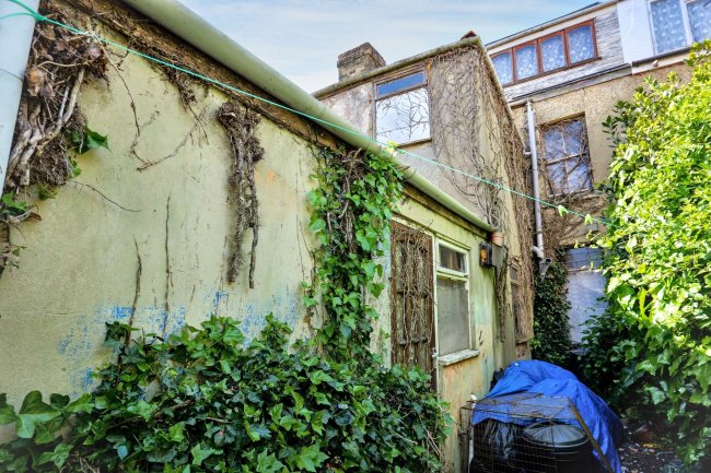 6 Beach Road, Southsea, Hampshire, PO5 2JH 5