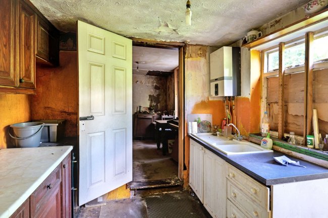 6 Beach Road, Southsea, Hampshire, PO5 2JH 5