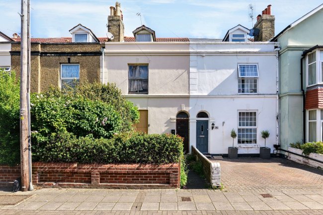 6 Beach Road, Southsea, Hampshire, PO5 2JH 5