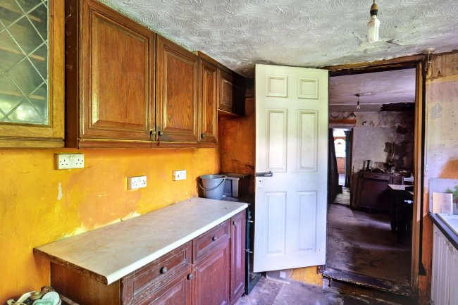 6 Beach Road, Southsea, Hampshire, PO5 2JH 5