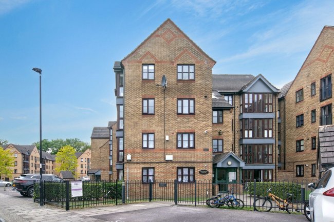 8 Lagonda House, Tidworth Street, Bow, London, E3 4XS 2