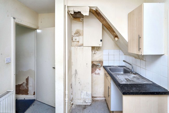 28a Redfern Road, Harlesden, London NW10 9LB 10