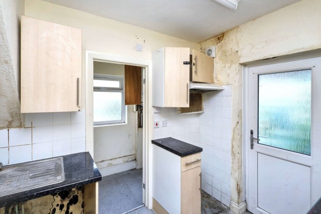 28a Redfern Road, Harlesden, London NW10 9LB 10