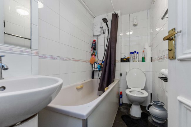 233-235 Kilburn High Road, London, NW6 7JN 15